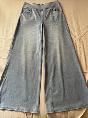 HALARA Wide-Leg Jeans in Light Gray Wash